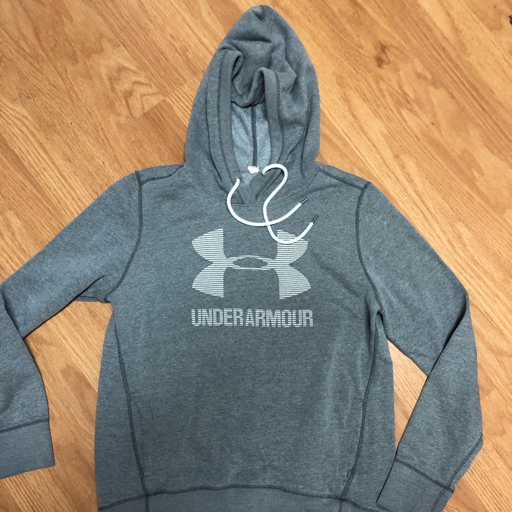 Women’s Under Armour Medium hoodie